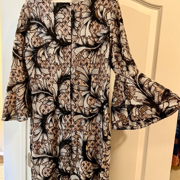 Bell Badgley Mishka Embroidered Lace Bell Sleeve Dress. - Picture 4 of 4